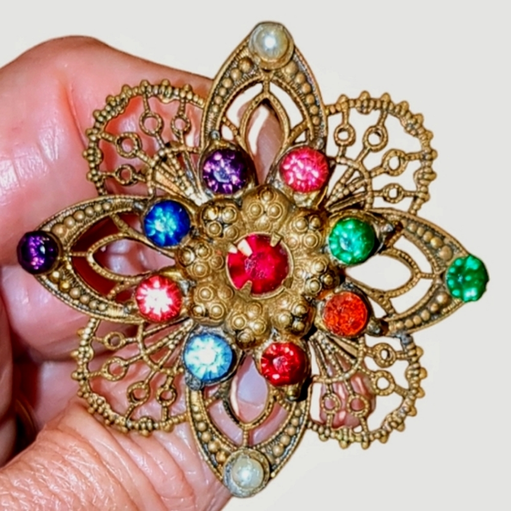 1930's Vintage Estate intricate filigree brooch multi faceted crystals& pearls